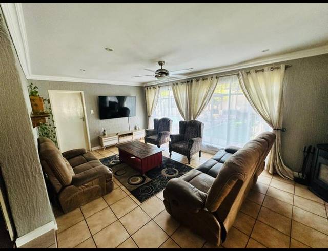 5 BEDROOM HOUSE FOR SALE IN PRIMROSE